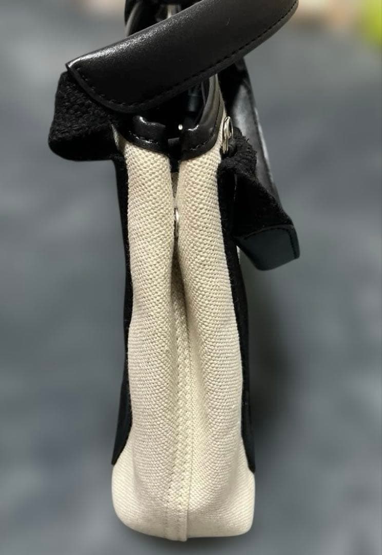 バレンシアガ　キャンバスバッグ XS ホワイト　ポーチ・ミラ−・保存袋付き