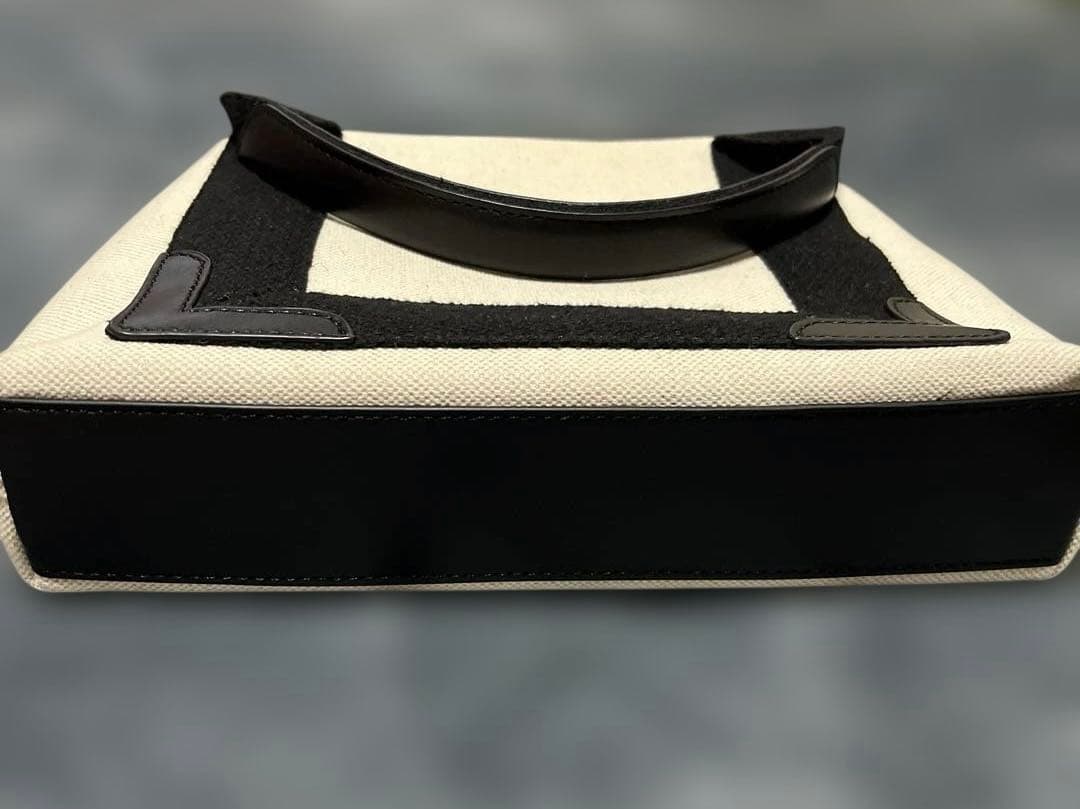 バレンシアガ　キャンバスバッグ XS ホワイト　ポーチ・ミラ−・保存袋付き