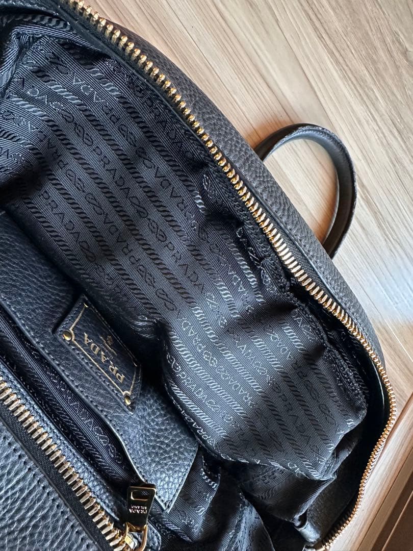 Prada プラダ レザー ハンドバッグ