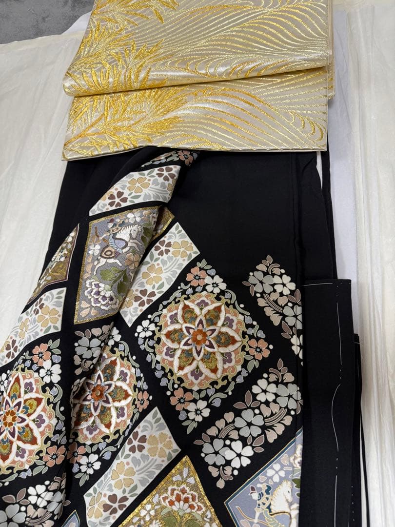 刺繍黒留袖しつけ付き北出与三郎本袋帯