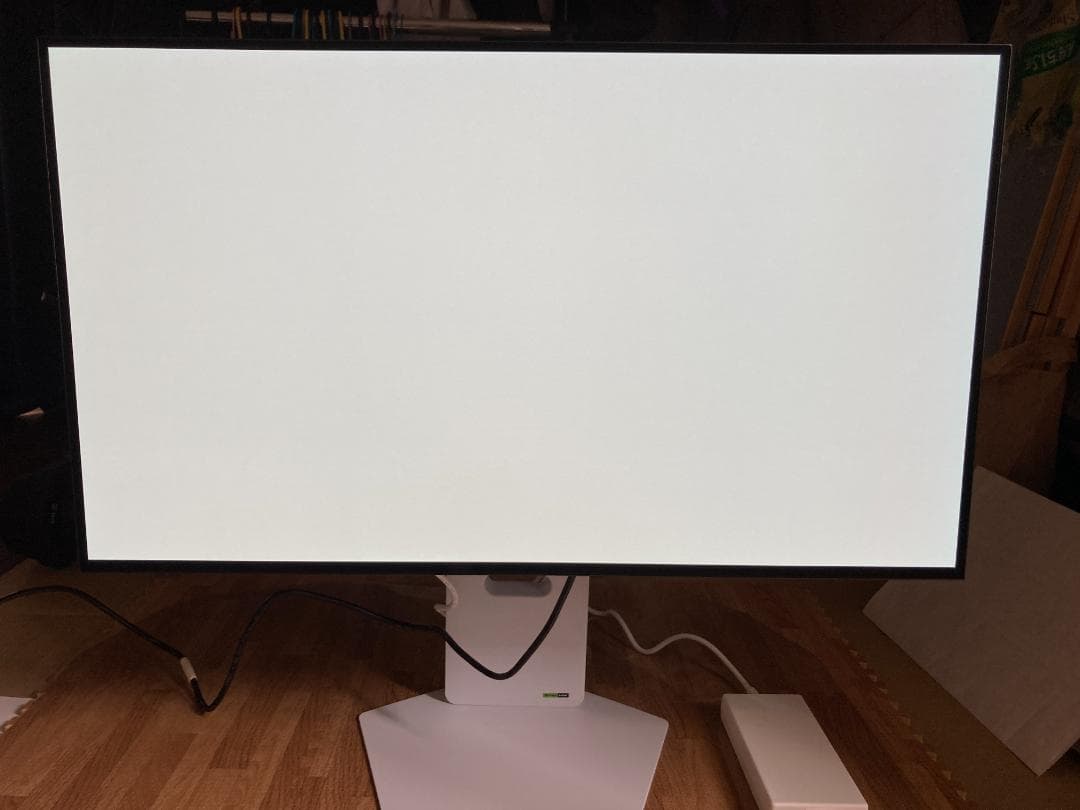 美品 LG 32GS95U-W 4K OLED ゲーミングモニター