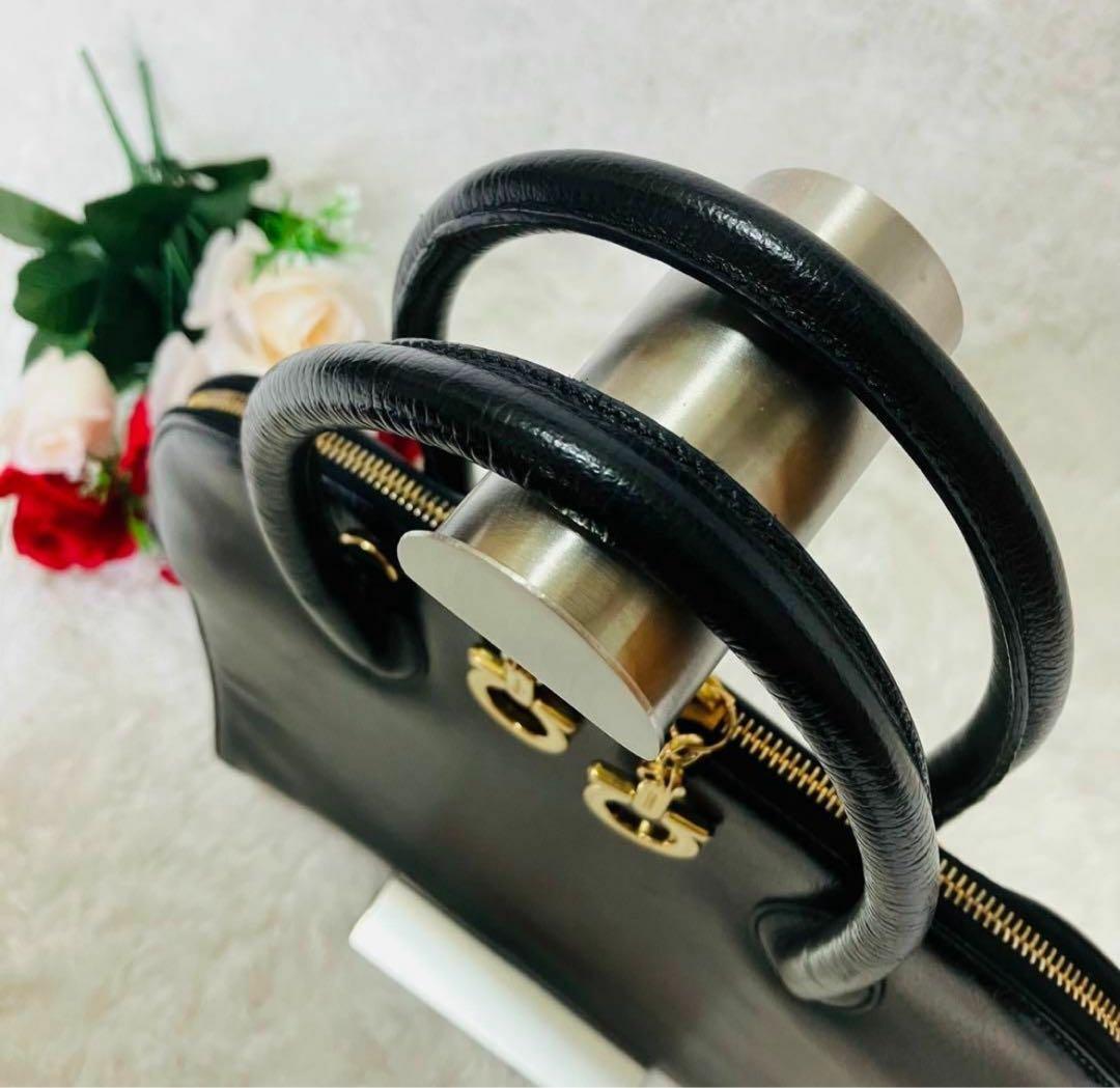 ⭐︎ヨンちゃん⭐︎ サルヴァトーレフェラガモ　ハンドバッグ　金ガンチーニ