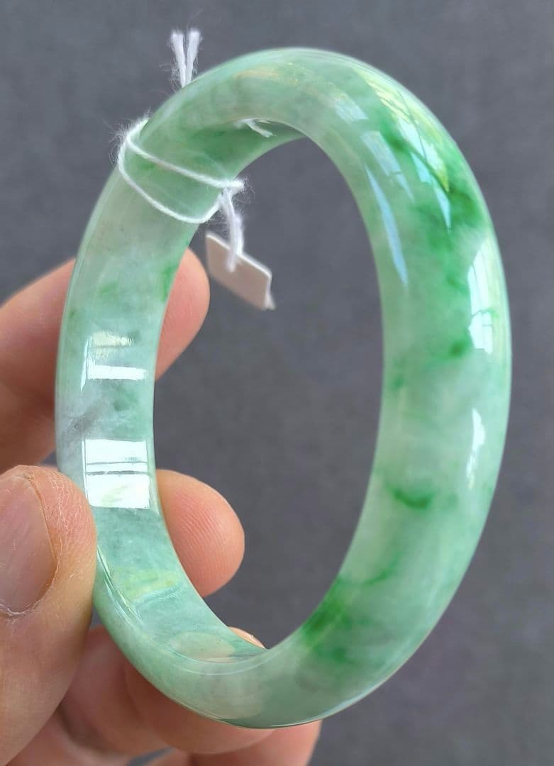【日本鑑別書付】ミャンマー産本翡翠の貴妃バングル(内径55×48ミリ弱)5790
