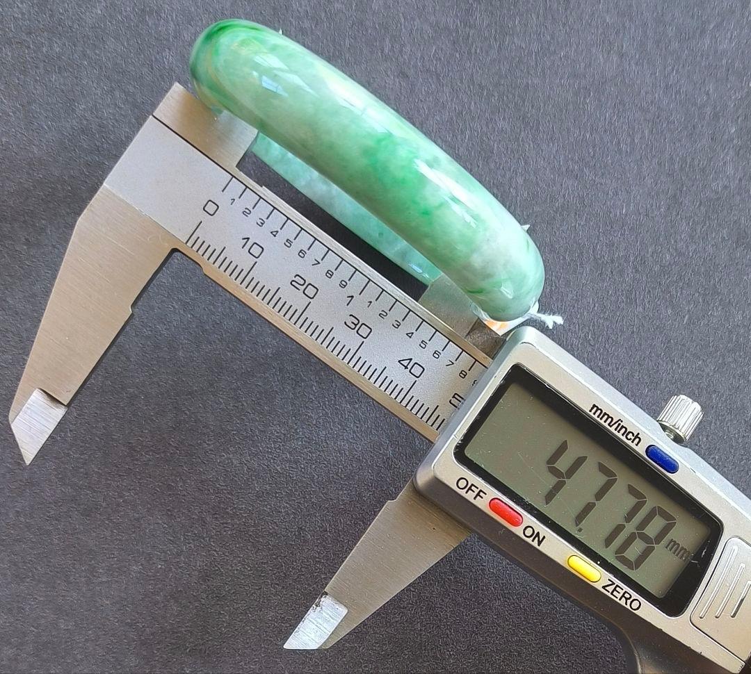 【日本鑑別書付】ミャンマー産本翡翠の貴妃バングル(内径55×48ミリ弱)5790