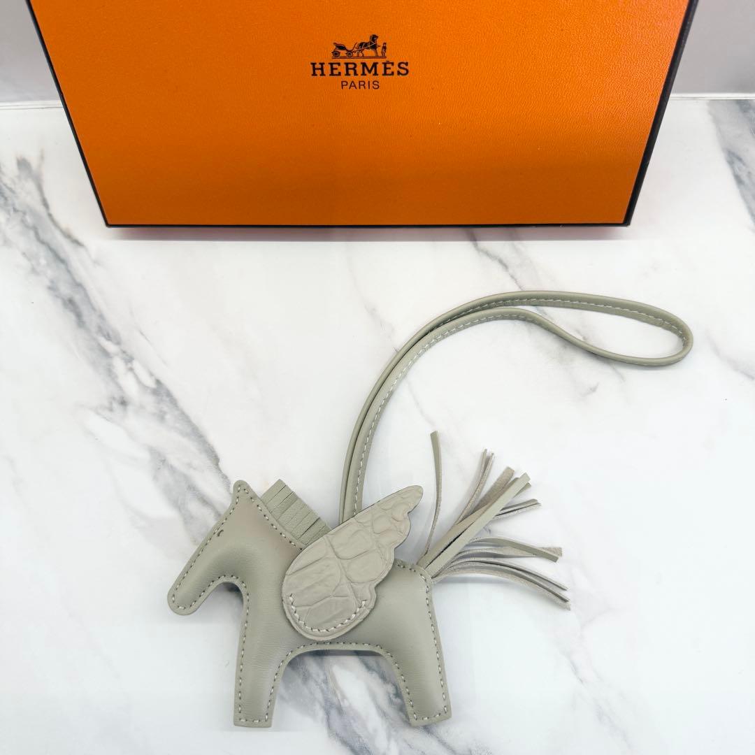 【新品未使用】エルメス ロデオペガサス タッチ PMチャーム 白系 W刻印