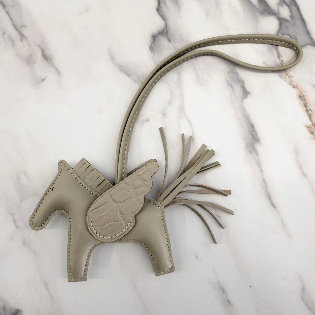 【新品未使用】エルメス ロデオペガサス タッチ PMチャーム 白系 W刻印