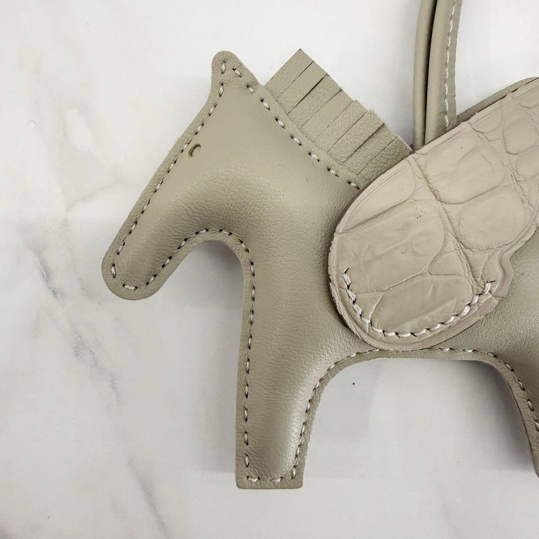 【新品未使用】エルメス ロデオペガサス タッチ PMチャーム 白系 W刻印