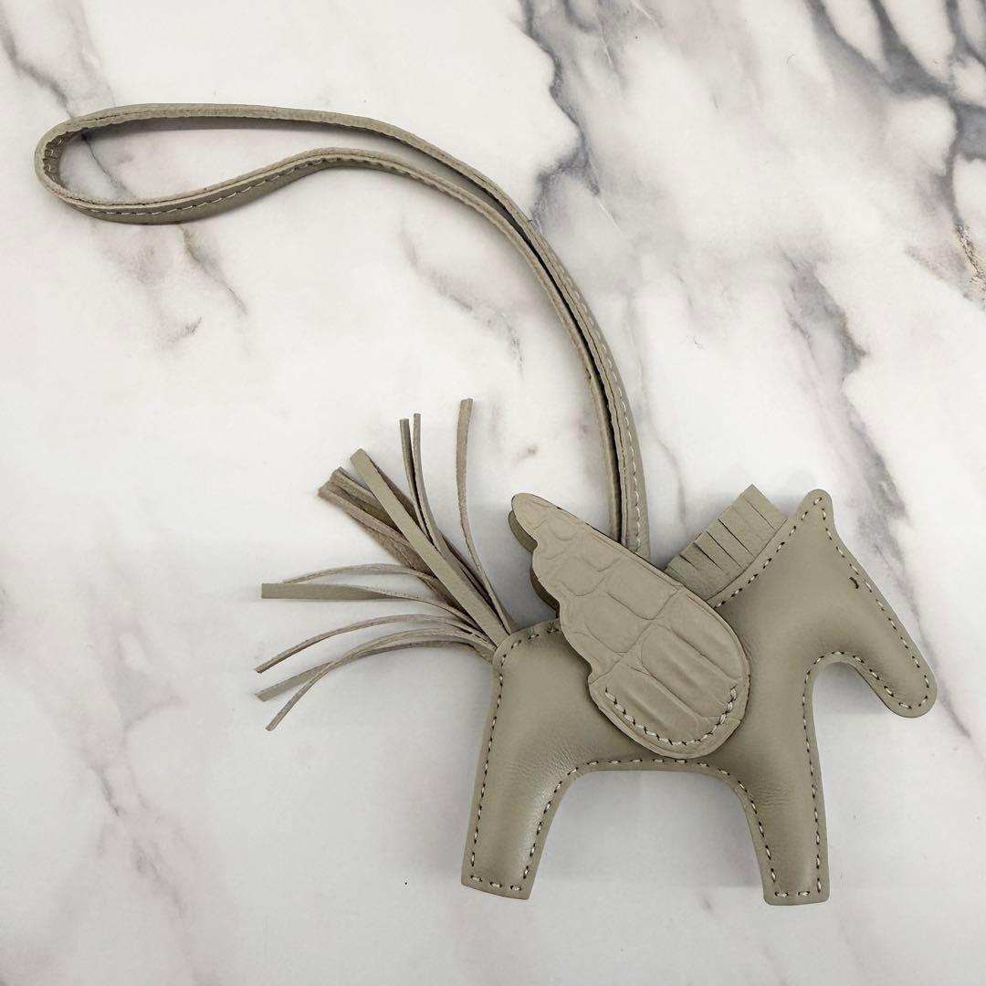 【新品未使用】エルメス ロデオペガサス タッチ PMチャーム 白系 W刻印