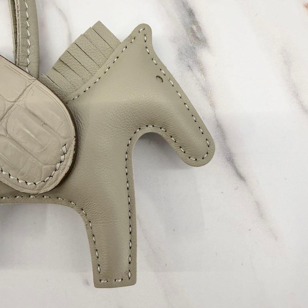 【新品未使用】エルメス ロデオペガサス タッチ PMチャーム 白系 W刻印