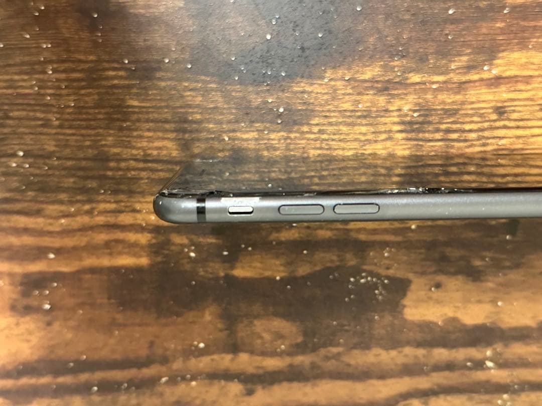 iPhone 8Plus スペースグレイ 256 GB 本体 au