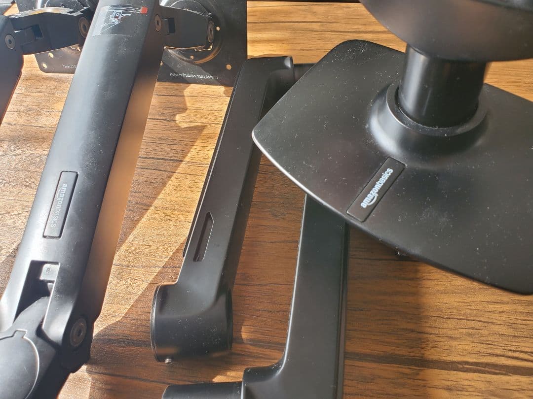 Amazonベーシック　デュアルモニターアーム （エルゴトロン）