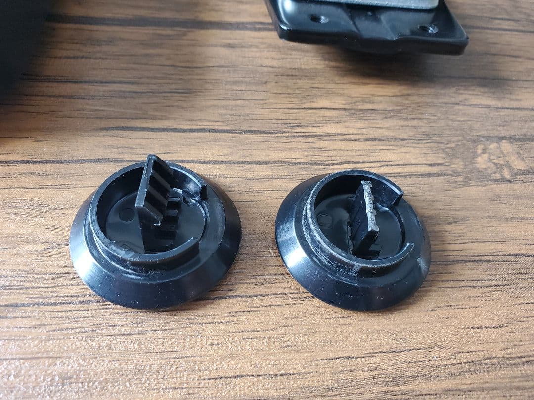 Amazonベーシック　デュアルモニターアーム （エルゴトロン）