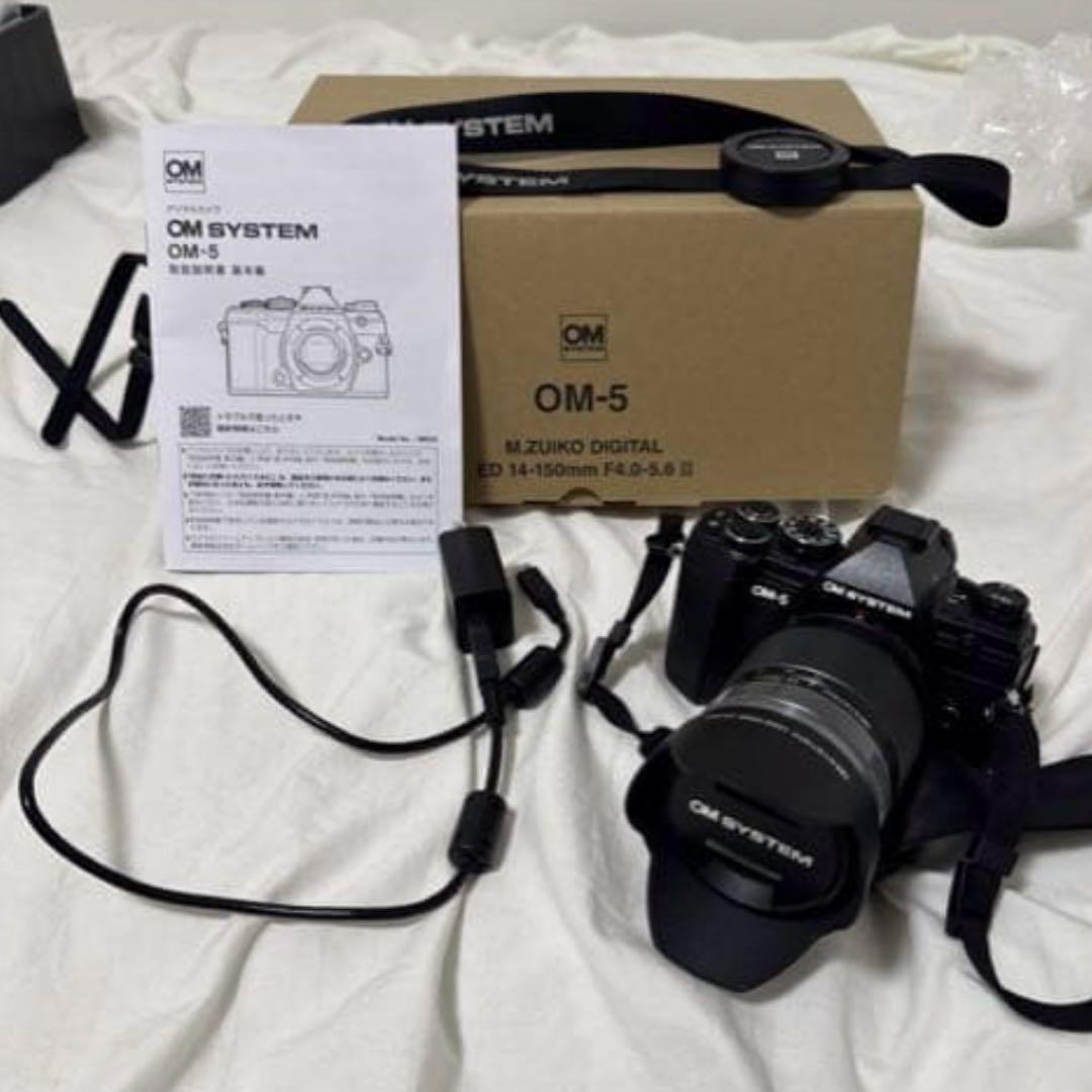 OM SYSTEM OM-5 デジタル一眼レフカメラ　デジカメほぼ新品