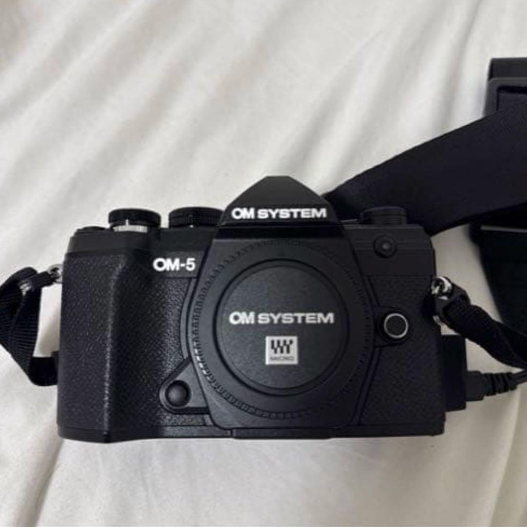 OM SYSTEM OM-5 デジタル一眼レフカメラ　デジカメほぼ新品