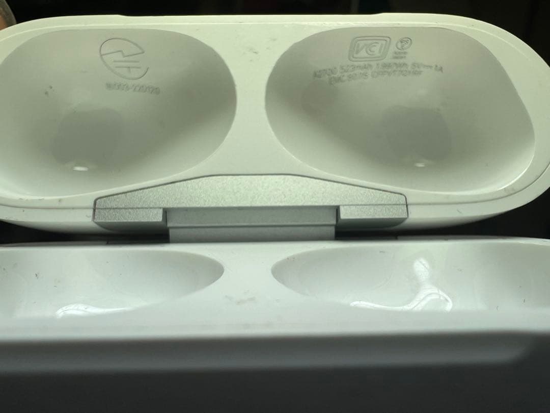 AirPods Pro 2 第二世代 本体 充電ケース付き　ジャンク品