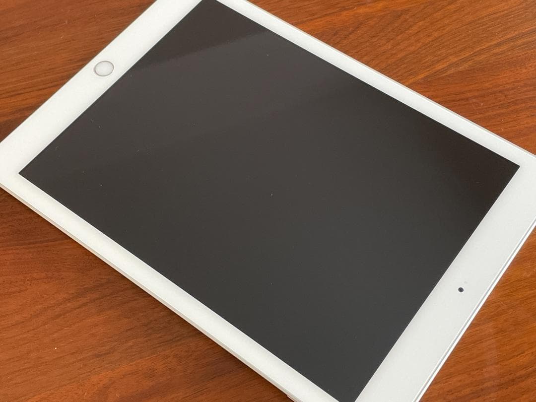 Apple iPad 第6世代 32GB シルバー Wi-Fi