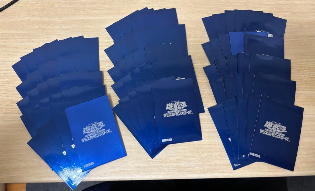 遊戯王 スリーブ メタリックブルー 青 初期ロゴ 74枚