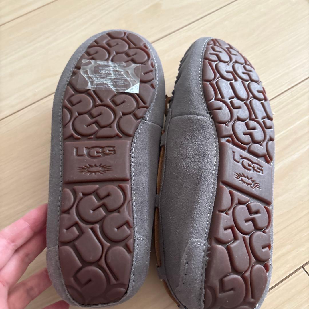 靴 U G G