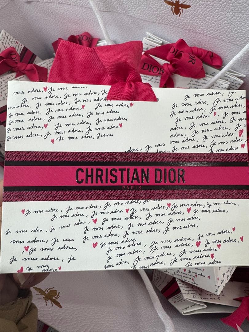 DIOR ディオール　2026年　バレンタイン　ギフトラッピング　ギフトボックス