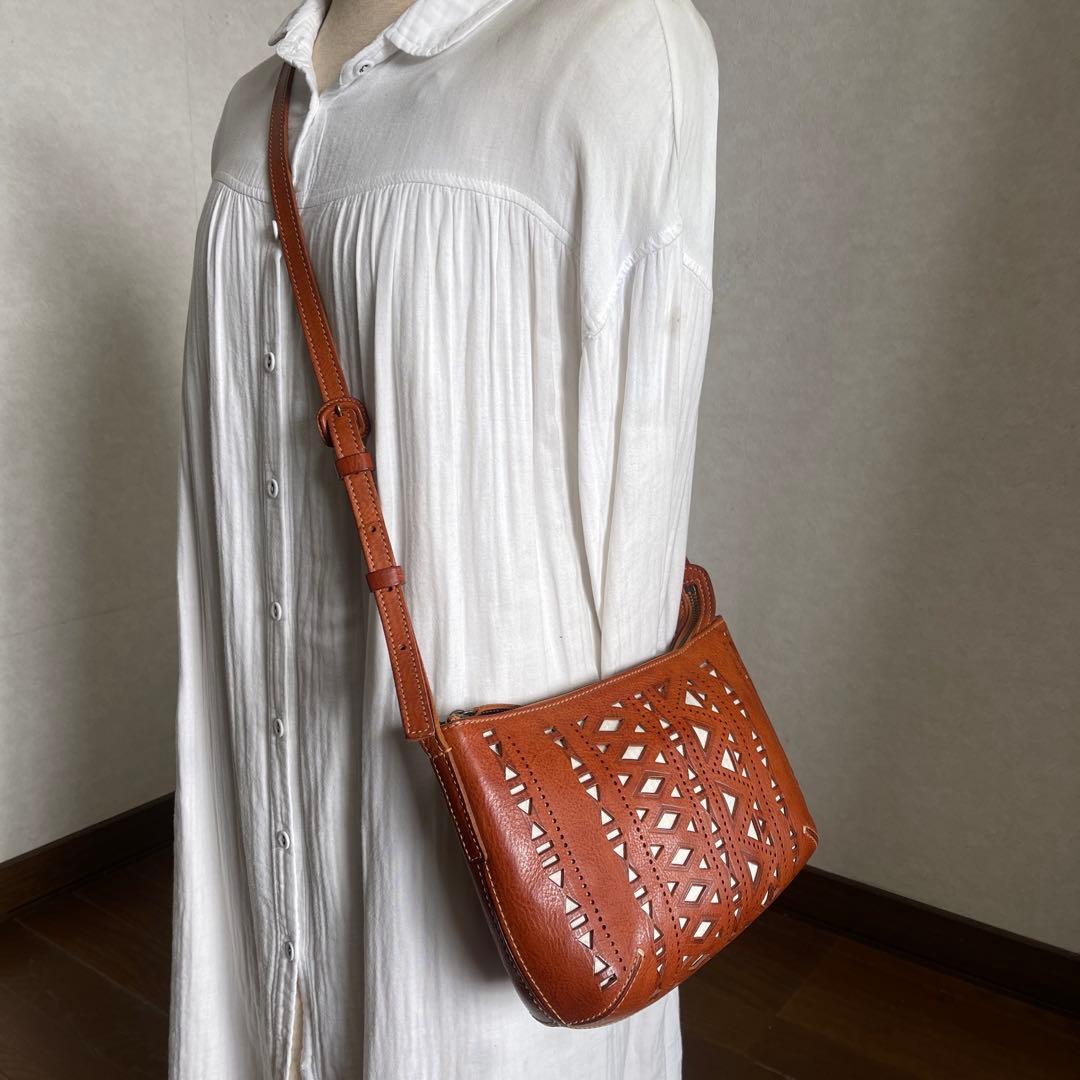 ◇ 美品 genten ゲンテン カットワークレザーショルダーバッグ ブラウン◇