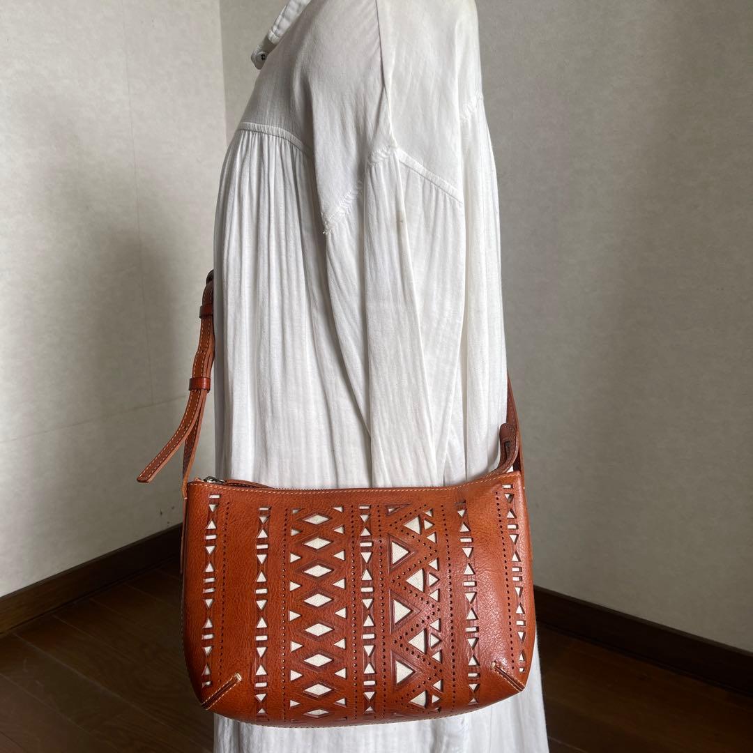 ◇ 美品 genten ゲンテン カットワークレザーショルダーバッグ ブラウン◇