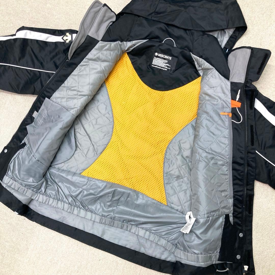 新品　訳あり　DESCENTE スキーウェア　ジャケット　ブラック　Mサイズ