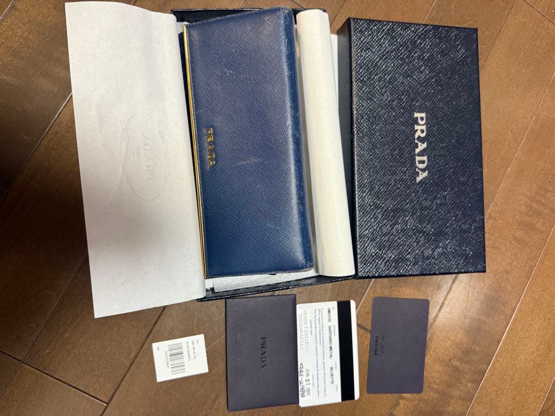 PRADA ネイビー サフィアーノレザー 長財布　付属品は美品
