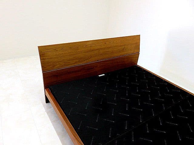 村*山様 展示品 マスターウォール 「レヴィベッド」クイーンサイズベッドフレーム