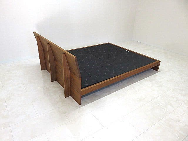 村*山様 展示品 マスターウォール 「レヴィベッド」クイーンサイズベッドフレーム