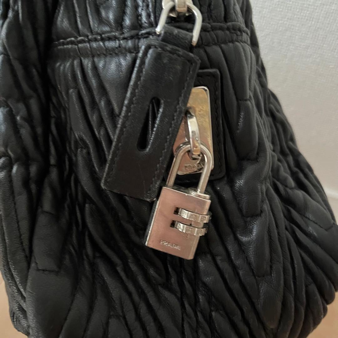 PRADA ビジネスバッグ　ギャザー キルティング　ブラック　三角プレート