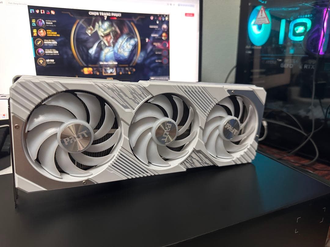 GeForce RTX グラフィックボード ホワイトrtx4070ti sup