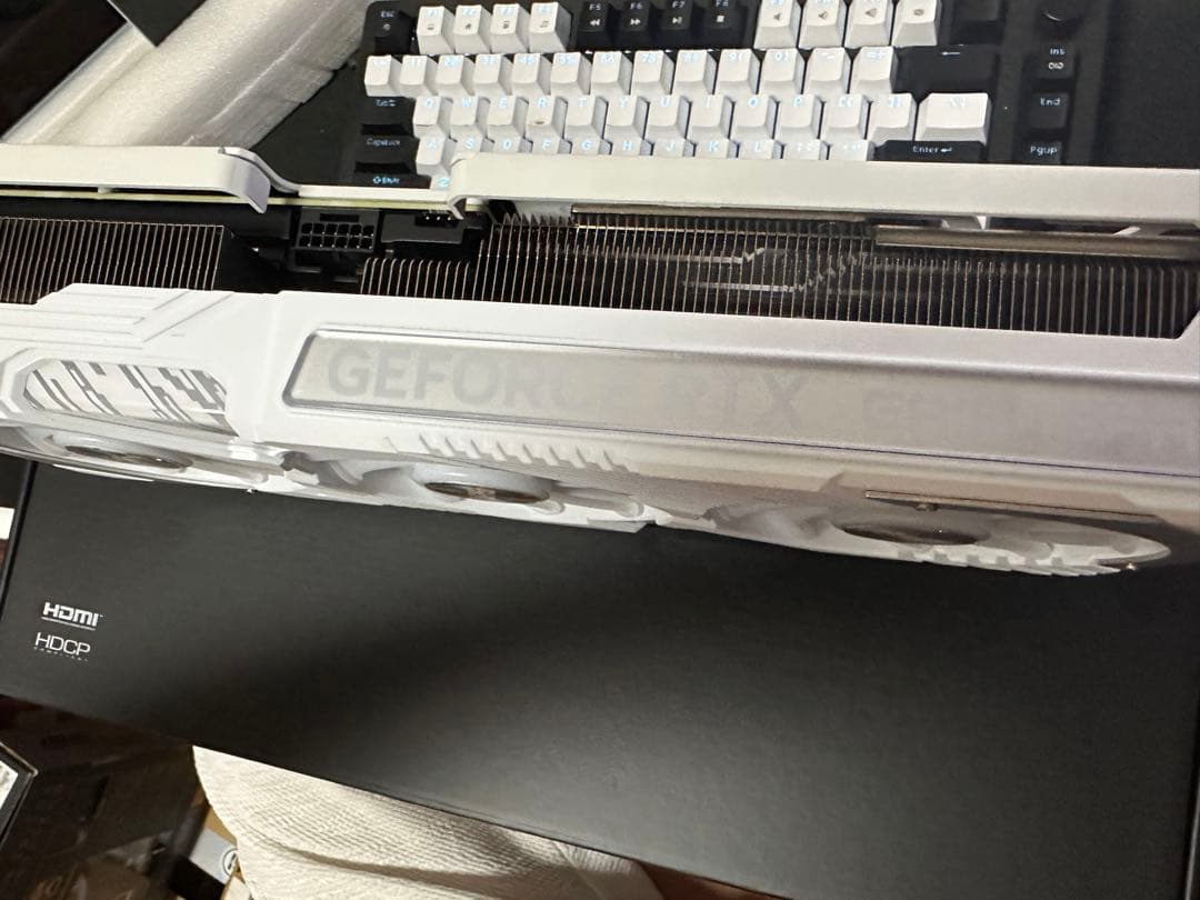 GeForce RTX グラフィックボード ホワイトrtx4070ti sup