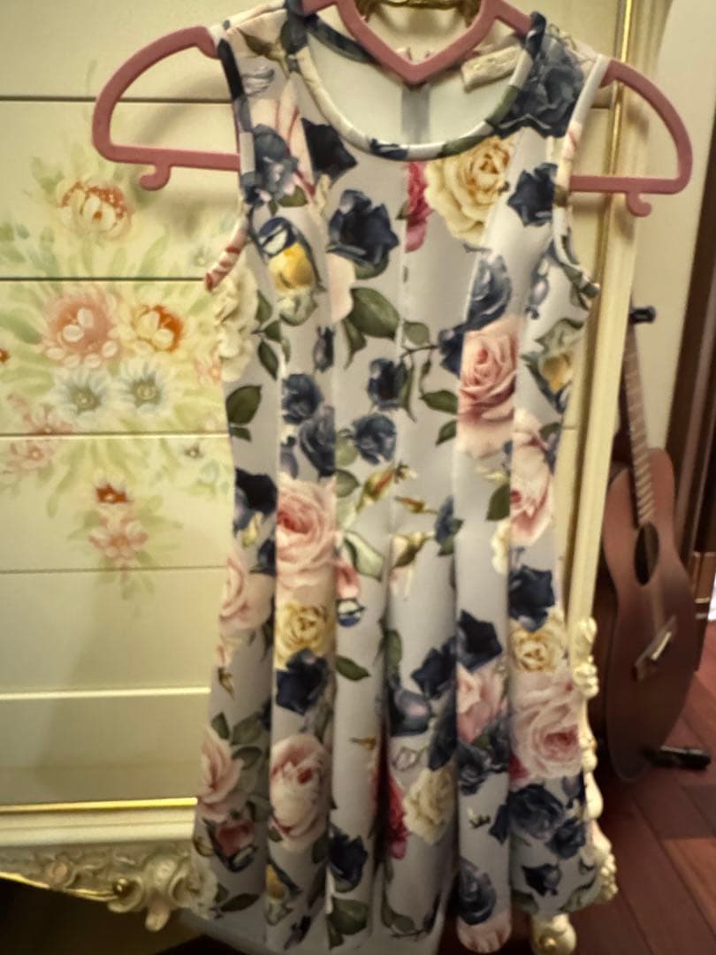 薔薇花柄ノースリーブドレス