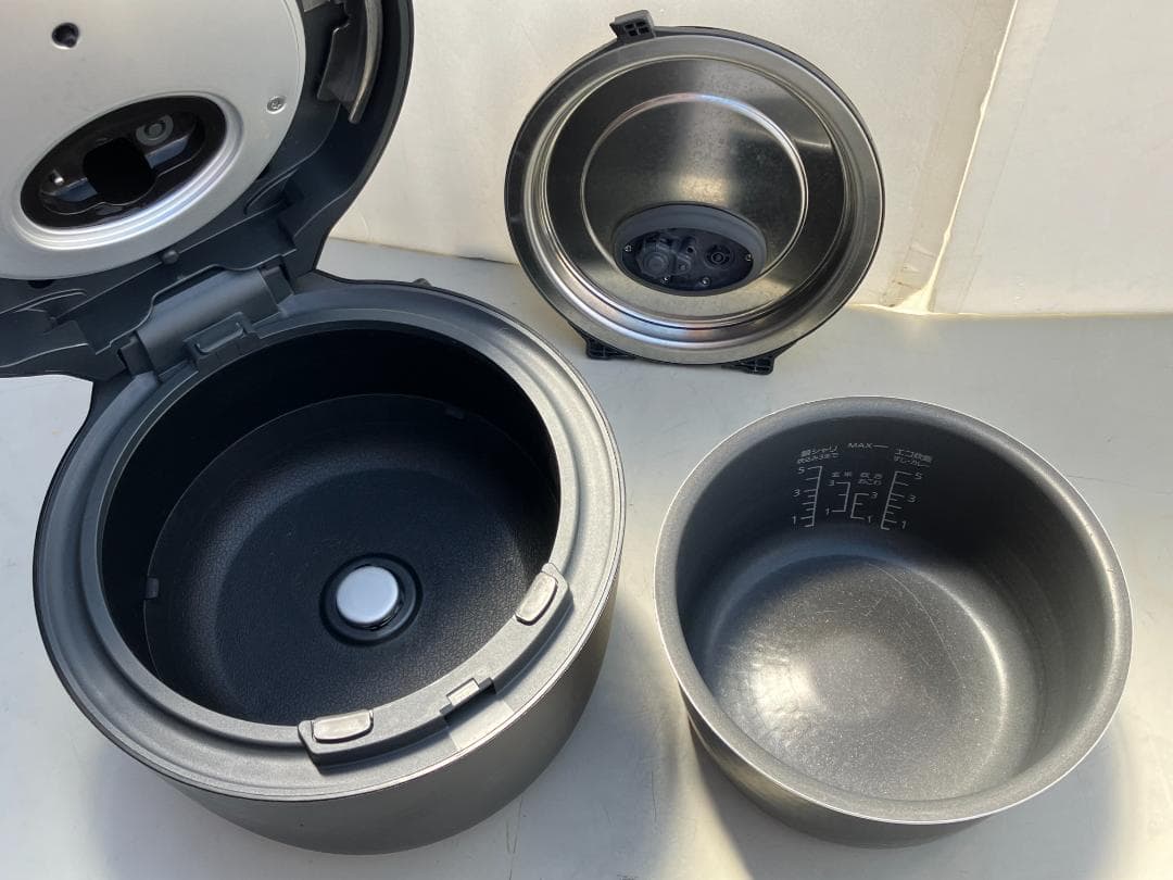 パナソニック　圧力IHジャー炊飯器　5合炊き SR-NA102　2022年製