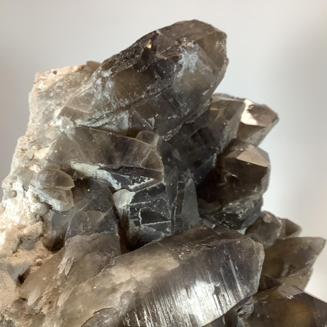 黒水晶クラスター　巨大鉱石　19.7ｋｇ　希少品　パワーストーン　玄関　リビング