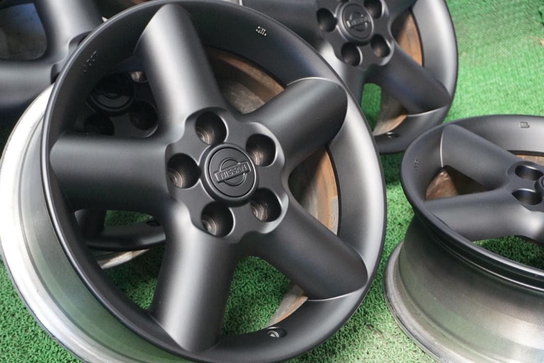 ニッサン純正　カスタムブラックエディション　エクストレイル　スタッドレス