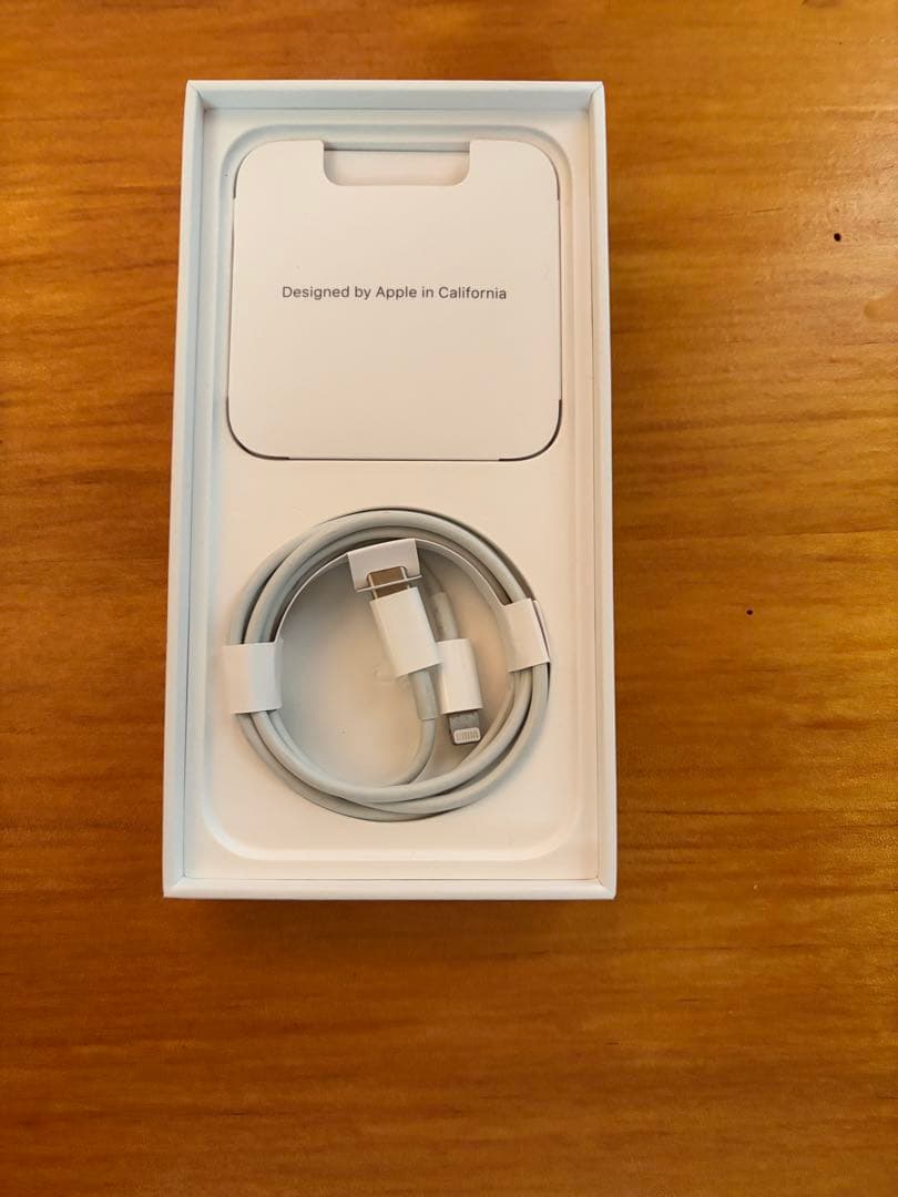 Apple iPhone 13 ホワイト 本体　美品　バッテリー89%