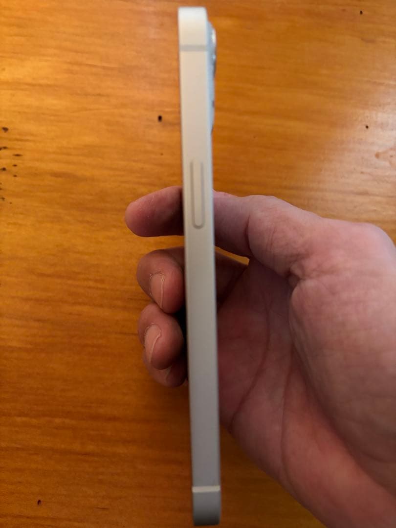 Apple iPhone 13 ホワイト 本体　美品　バッテリー89%