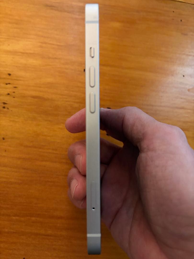 Apple iPhone 13 ホワイト 本体　美品　バッテリー89%