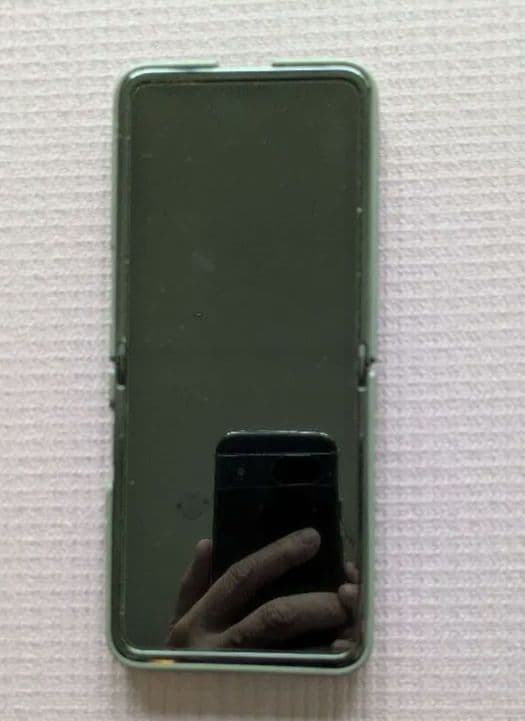 【値下げ！】Clicks キーボード付razr 50 12GB/512GB