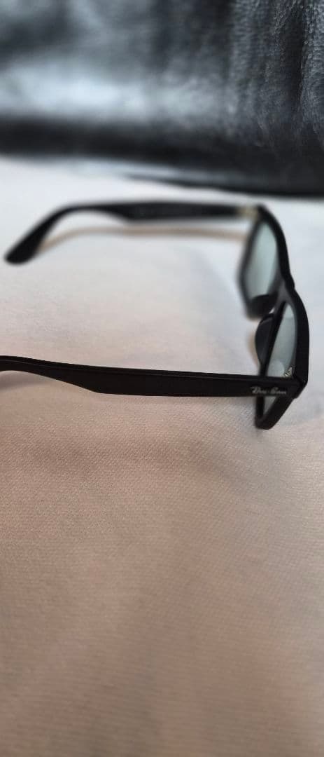 Ray-Ban 艶消しブラック スクエアサングラス