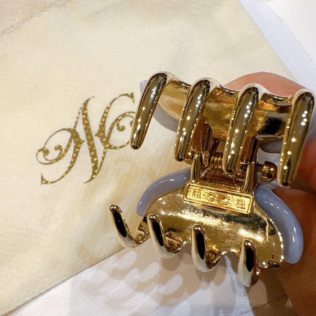 【極美品】acca マーブルライトブルー　一点物　ビジュー付きヘアクリップ