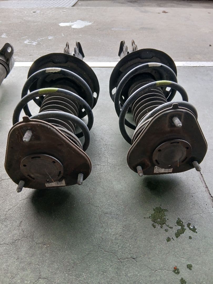 50プリウス前期　純正サスペンション一式