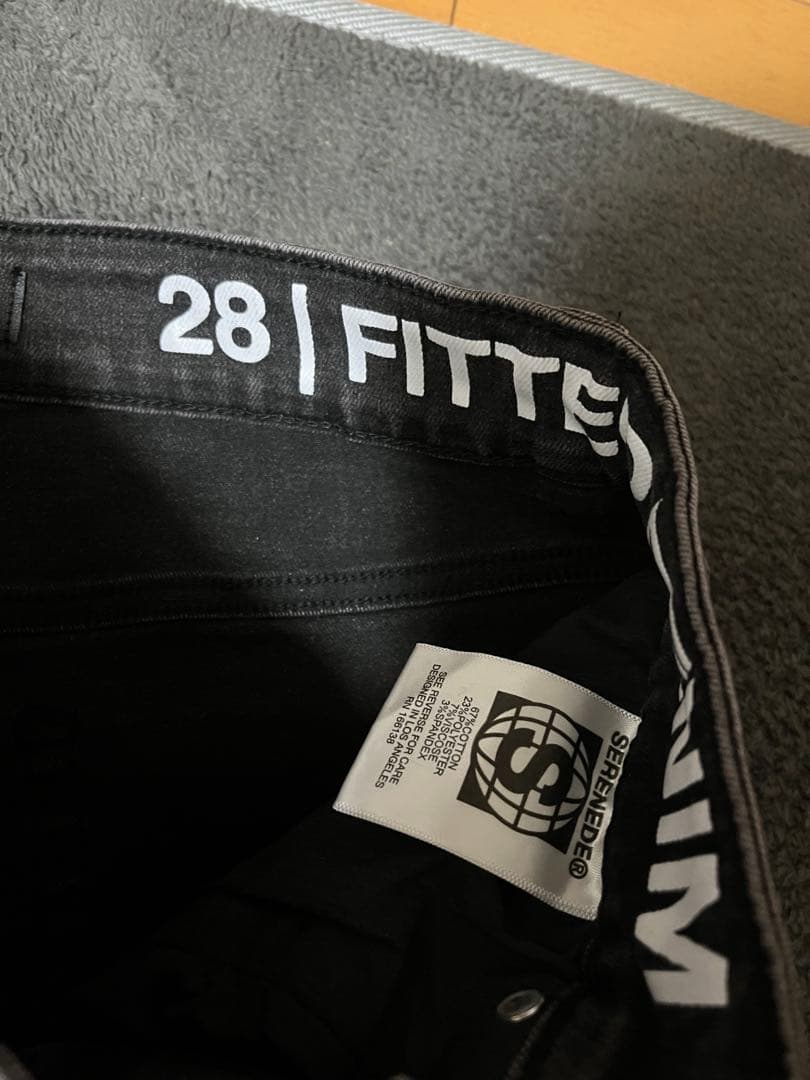 serenede スリムフィットデニム　28