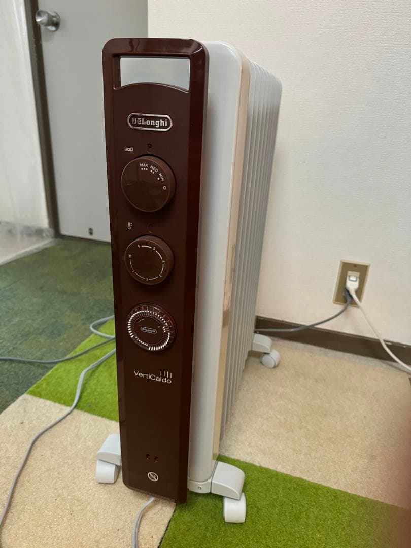 DeLonghi 縦型オイルヒーター RHJ21F1015-BR