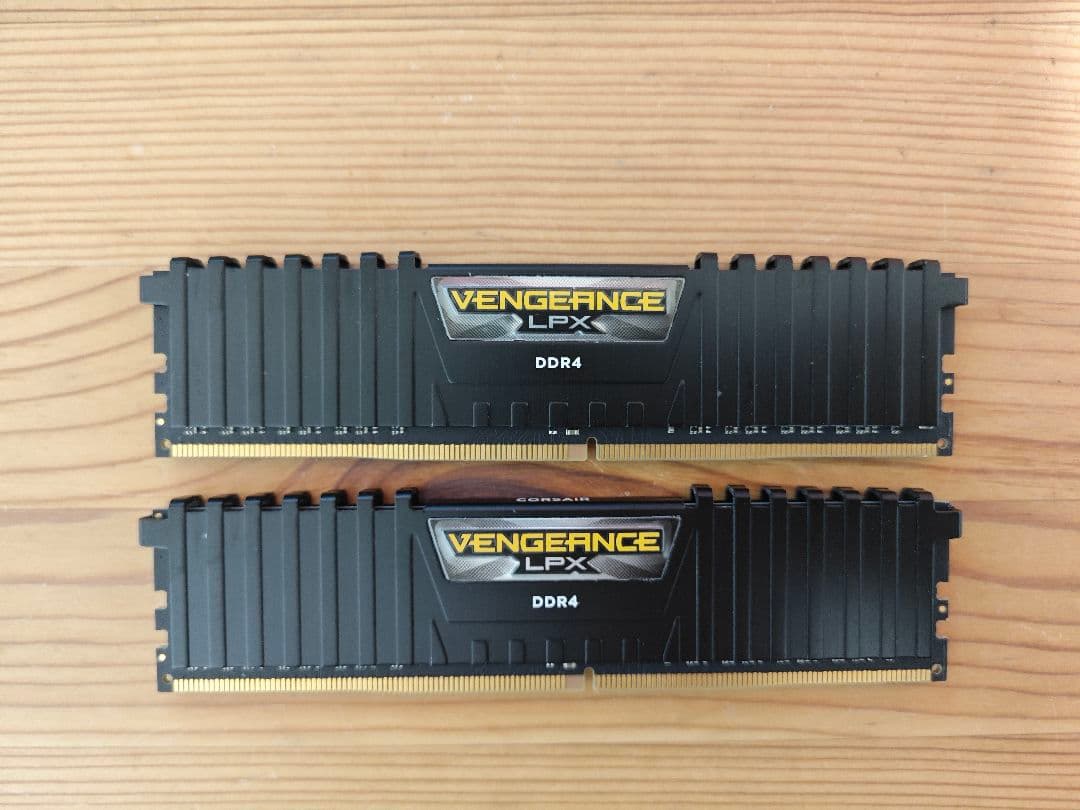 メモリー Corsair Vengeance LPX DDR4 16GB (8GBx2)