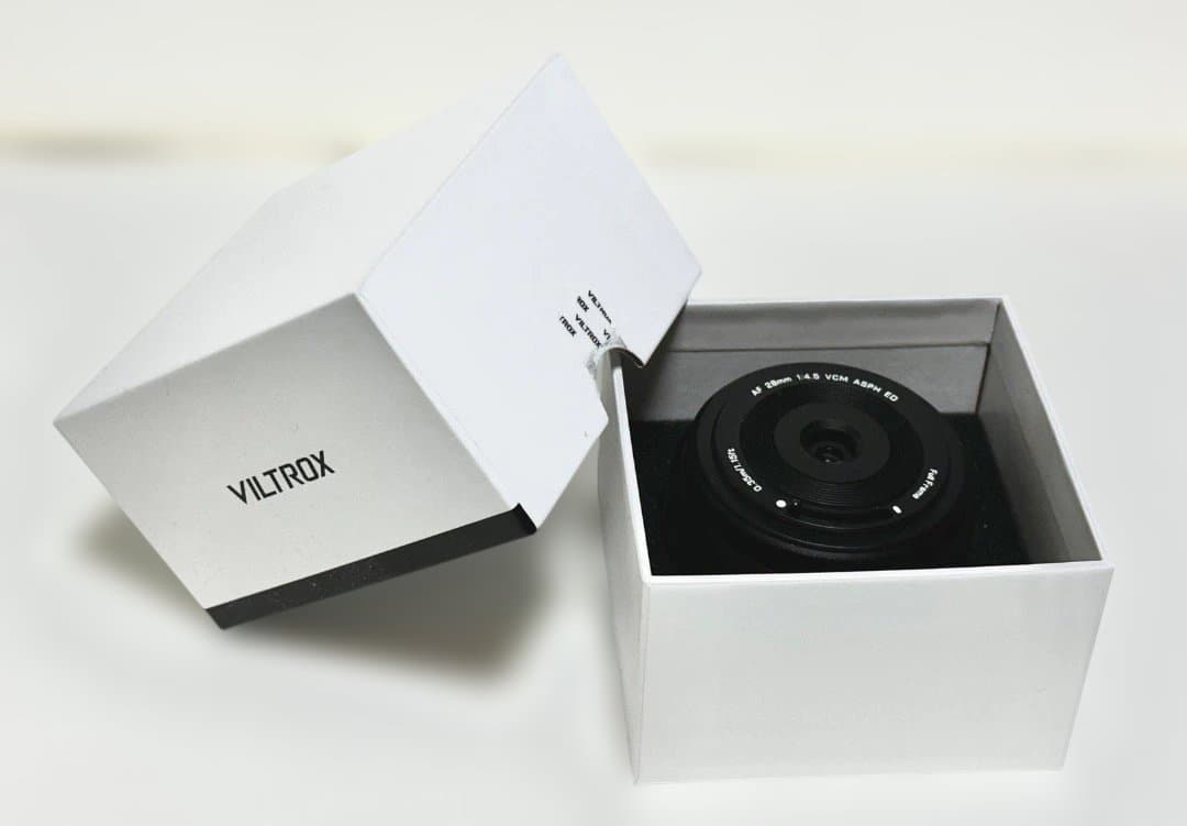 VILTROX AF 28mm f/4.5 レンズ（広角パンケーキレンズ）