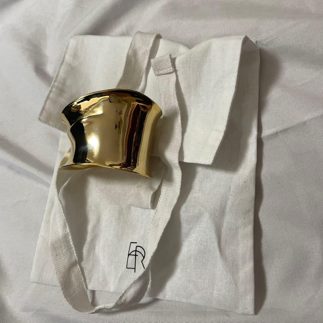 etre tokyo ストリームラインワイドカフ　ゴールド　バングル