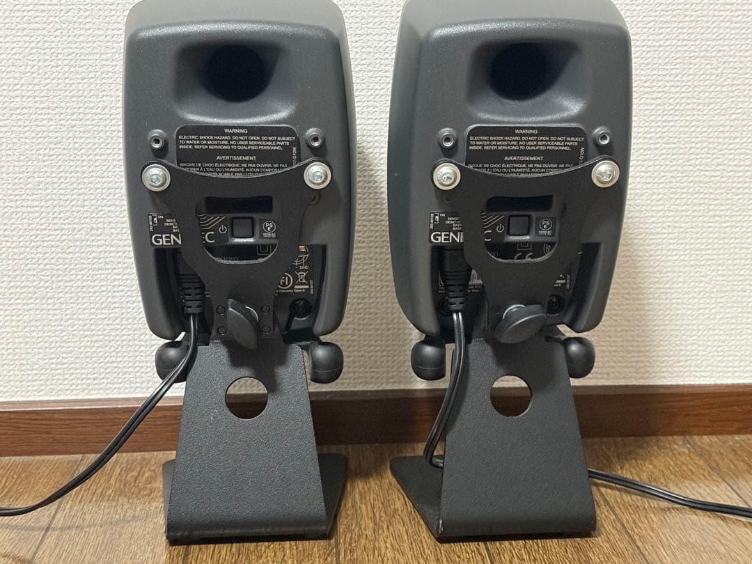 8010A GENELEC スタジオモニタースピーカー(ペア・スタンド付き)