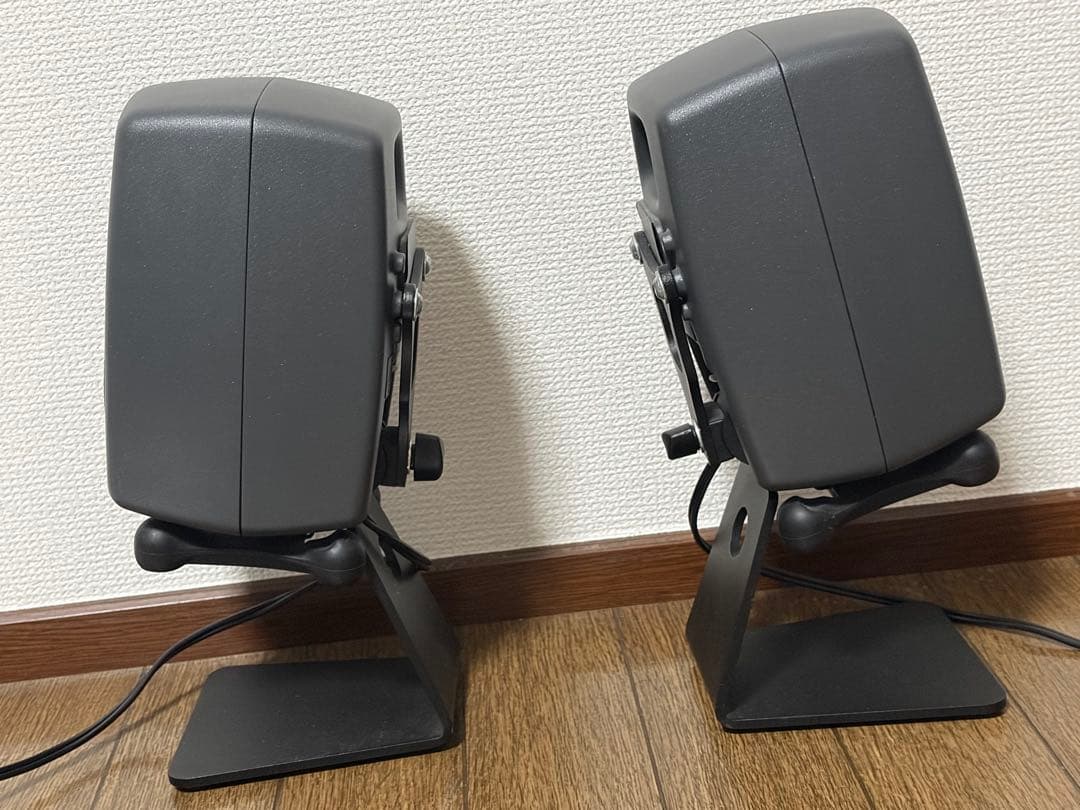 8010A GENELEC スタジオモニタースピーカー(ペア・スタンド付き)
